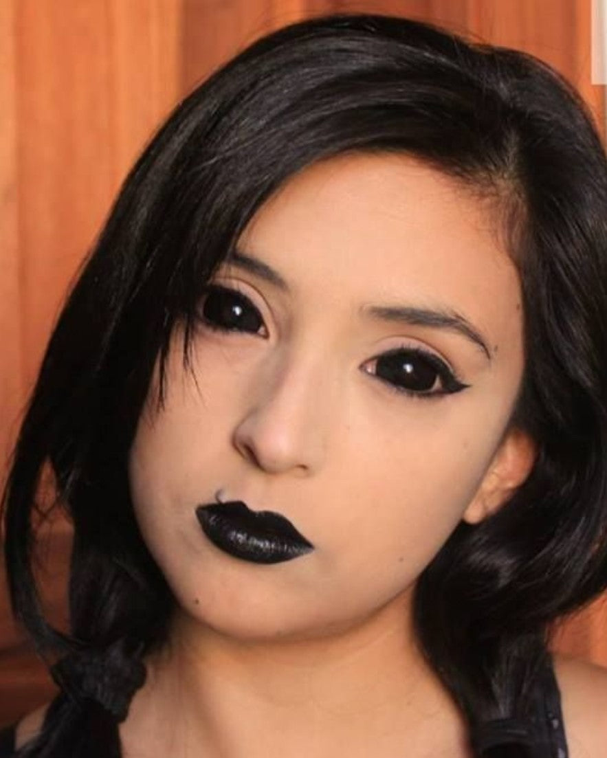 BLACK SCLERA